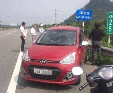 chay nguoc chieu tren cao toc Noi Bai - Lao Cai anh 1
