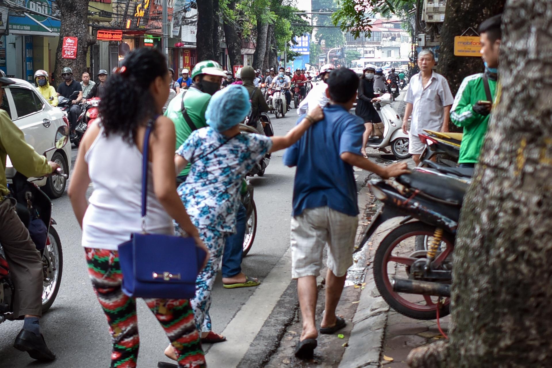 Chu khu tro gia re Hiep 'Khung' bi duoi danh sau vu hoa hoan hinh anh