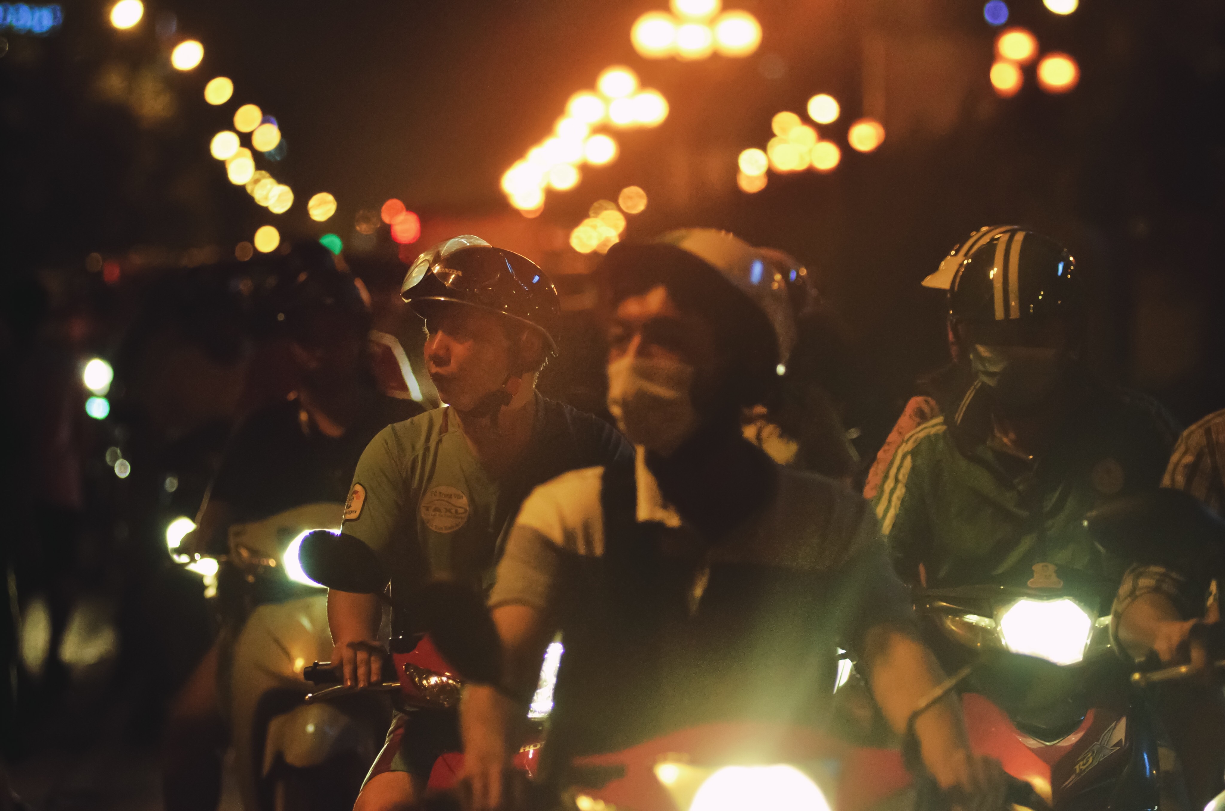 Thanh sat roi trung nguoi di duong o Le Van luong anh 11