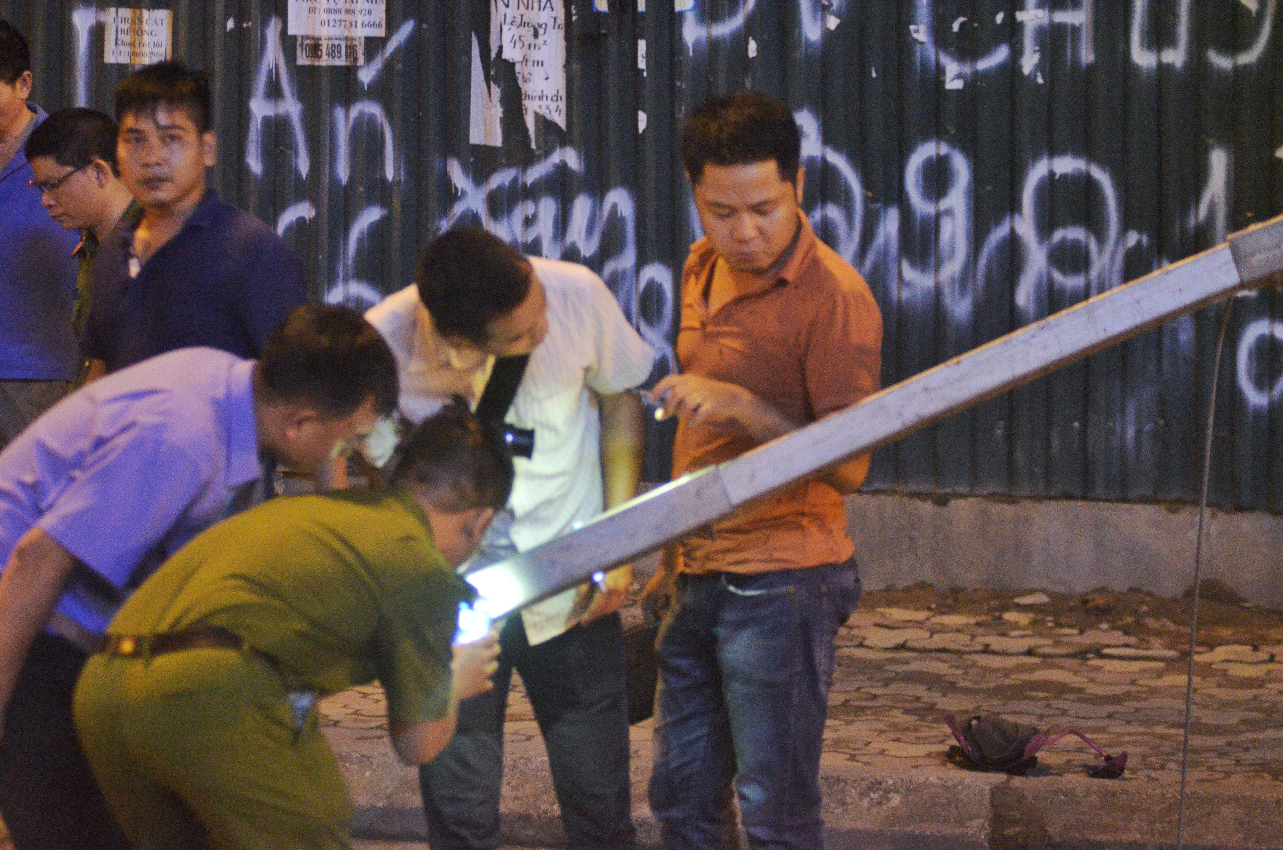 Vi sao khung sat roi trung nguoi phu nu di duong tu vong? hinh anh