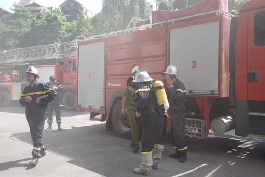 Chay tai toa nha Vien Dau khi Viet Nam, hang tram nguoi so tan hinh anh