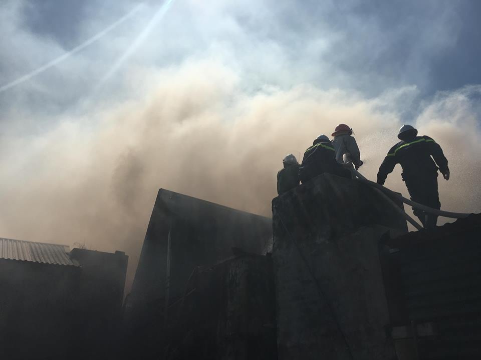 Cháy xưởng gỗ Hoài Đức ảnh 2 Chay xuong go Hoai Duc anh 2