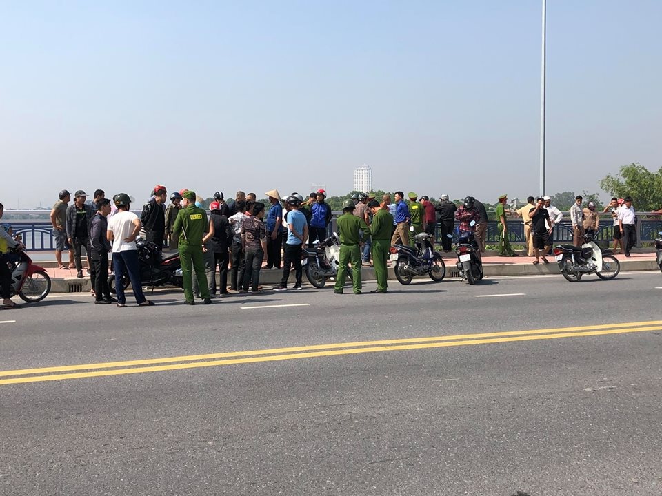 cô gái nhảy cầu vì cãi nhau với bạn trai ảnh 1 co gai nhay cau vi cai nhau voi ban trai anh 1