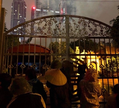 Chay dinh Tho Thap Cau Giay anh 2