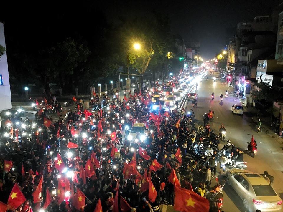Duong Ha Noi un tac luc 1h sang vi co dong vien di 'bao dem' hinh anh
