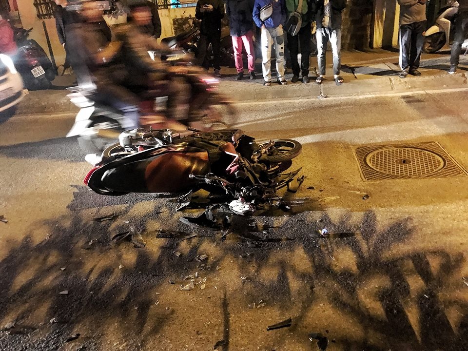 Hien truong vu oto Lexus dam 7 xe may, anh 3