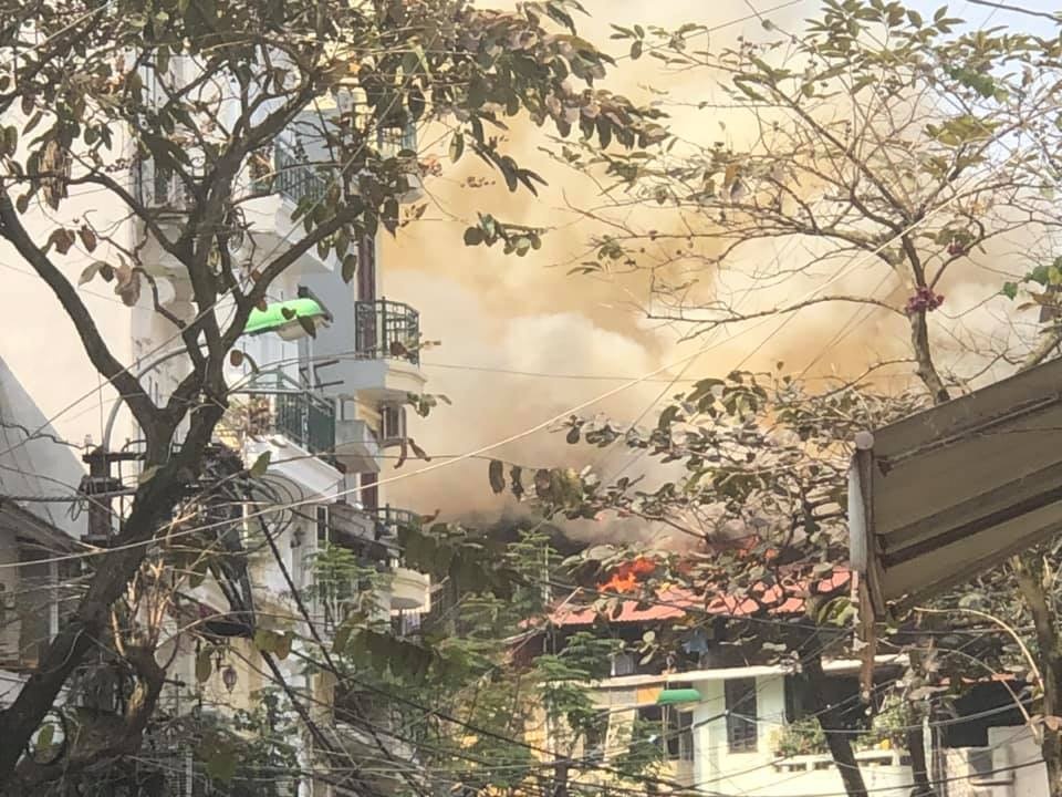 Can nha 4 tang boc chay khi chu nha dang lam le cung Tao quan hinh anh