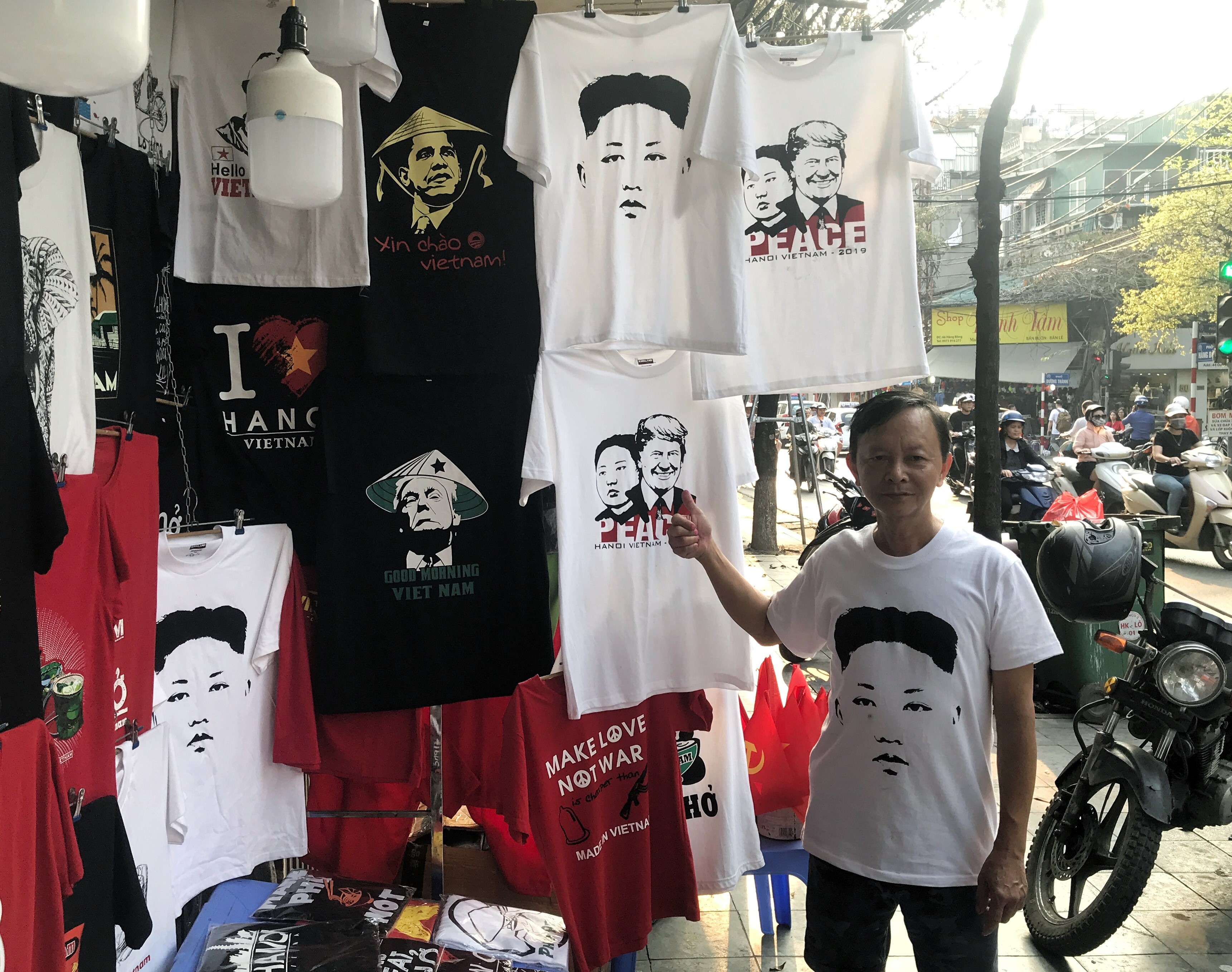 Nguoi dan ong kiem tien trieu nho ban ao Trump - Kim anh 7