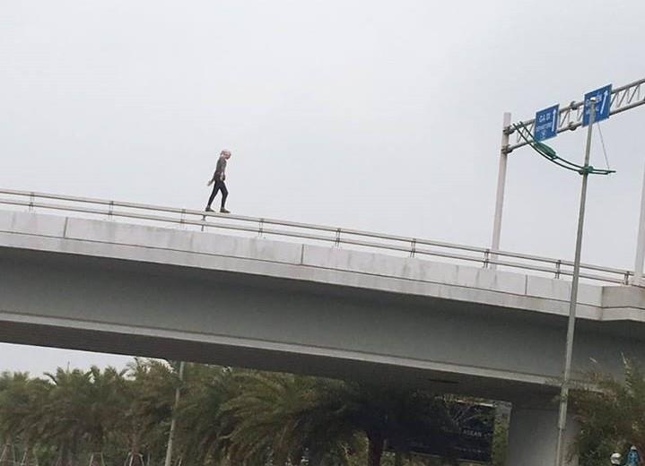 Nguoi ngoai quoc tai nan san bay Noi Bai anh 1