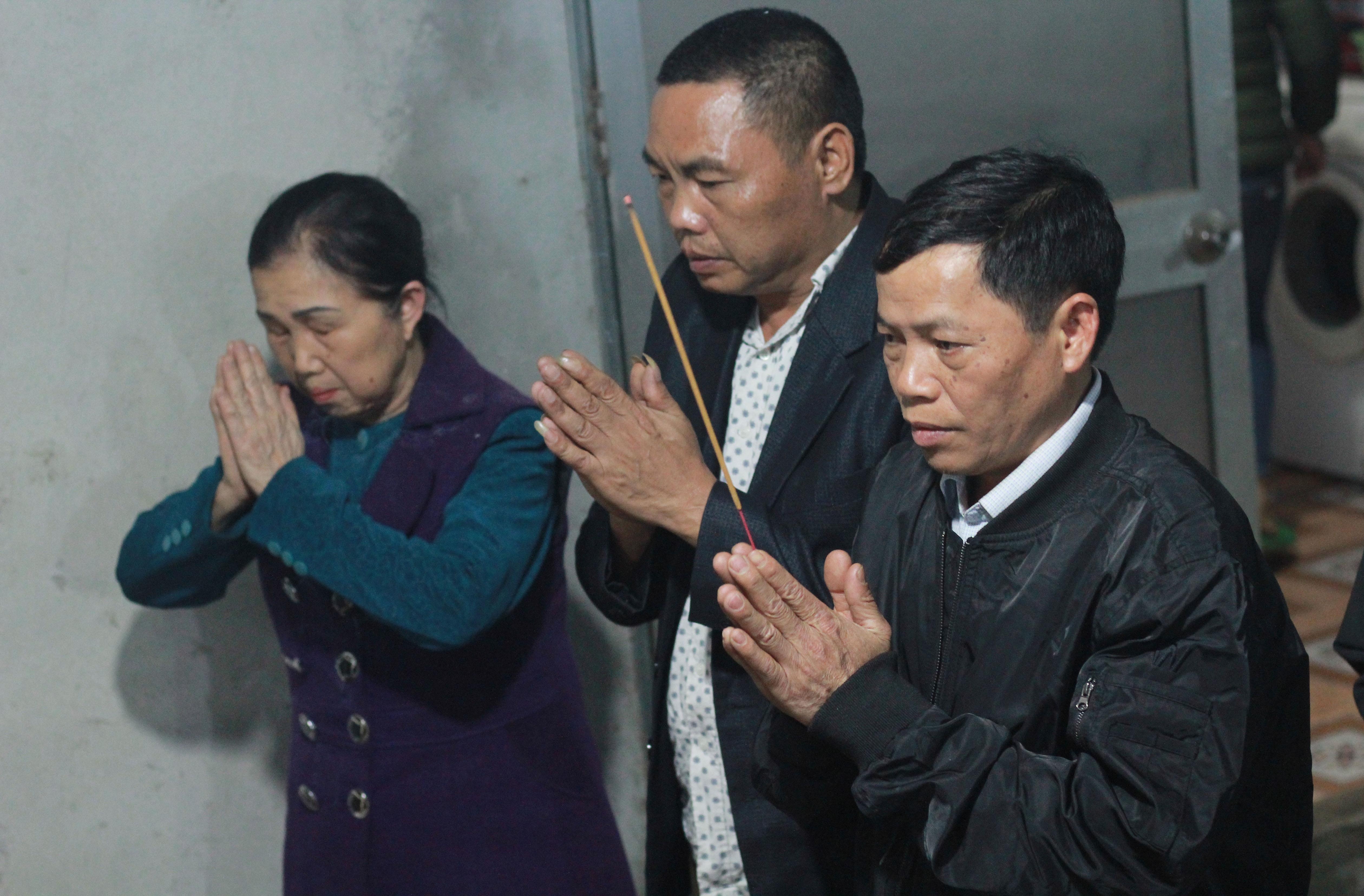 Me tai xe tong chet 7 nguoi di dam ma: 'Hay tha thu cho con chung toi' hinh anh