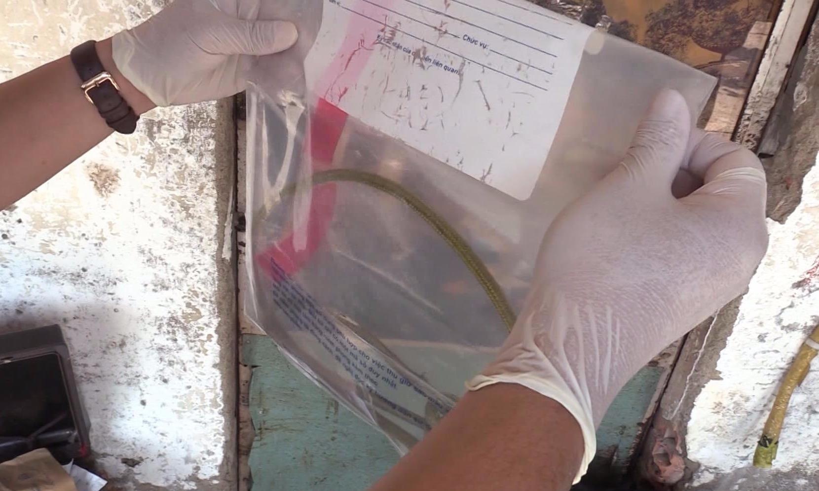 Ben trong can nha tro co 3 nguoi chet o Binh Duong hinh anh