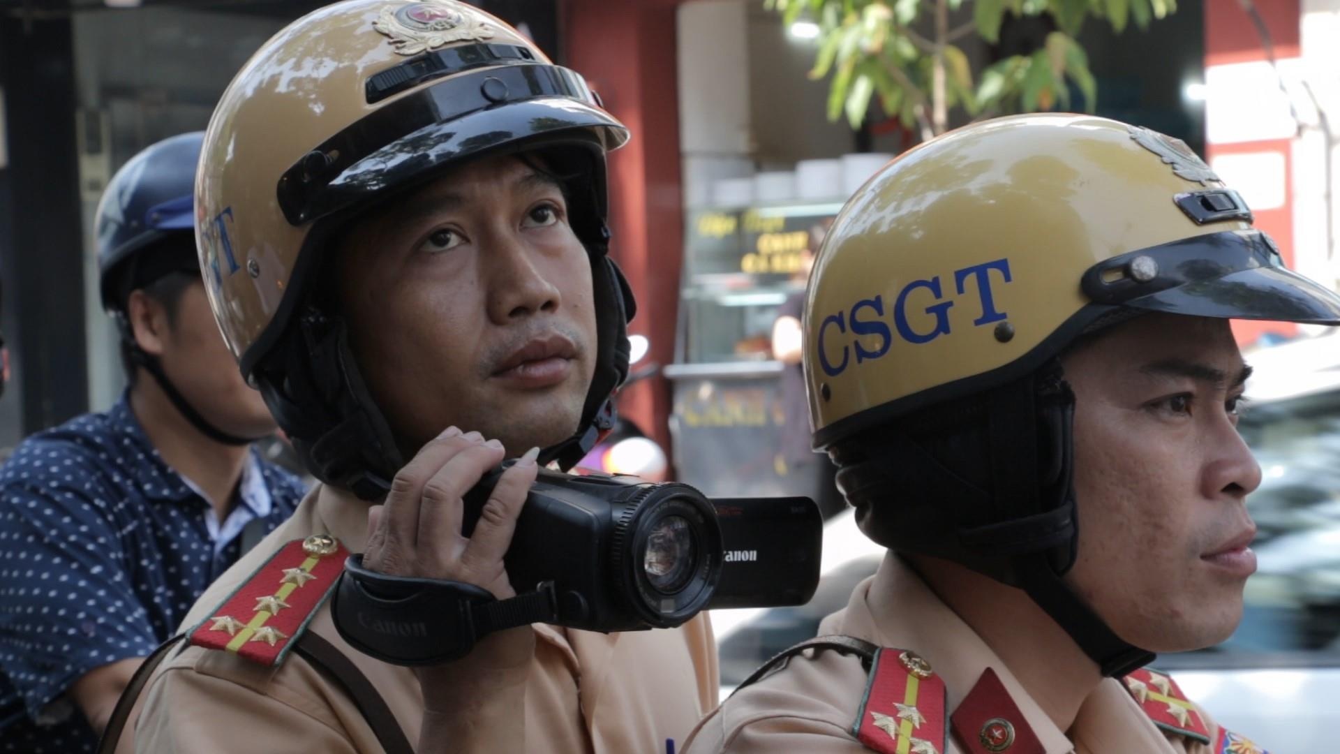 CSGT Sai Gon ghi hinh phat nguoi phuong tien vi pham tren toan TP hinh anh