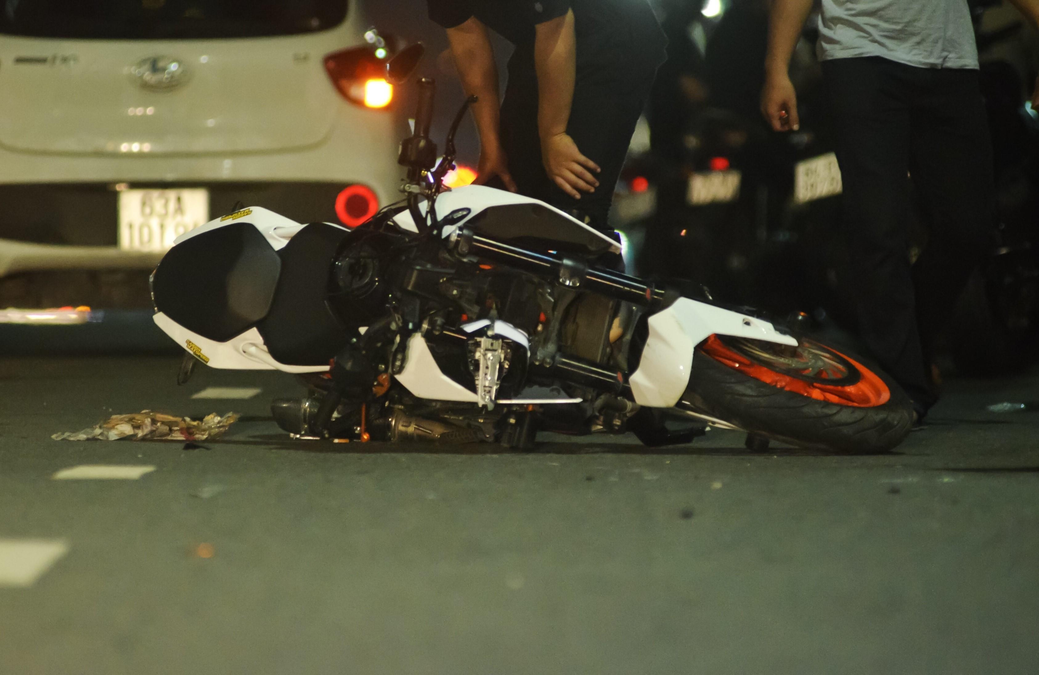 Hien truong vu moto tong xe dap o cau Thu Thiem khien mot nguoi chet hinh anh