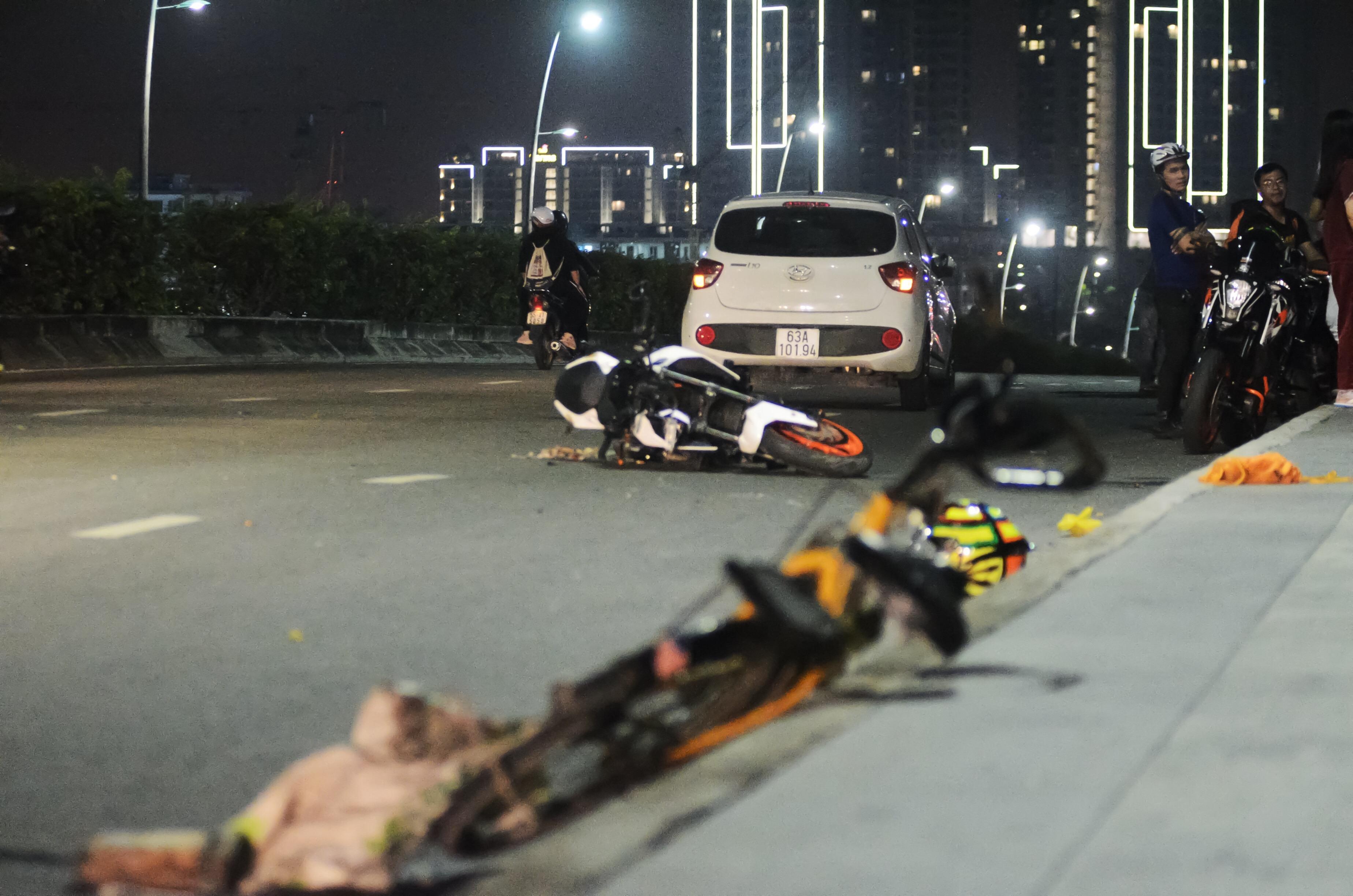 Tai nạn 1 người chết trên cầu Thủ Thiêm ảnh 3 Tai nan 1 nguoi chet tren cau Thu Thiem anh 3