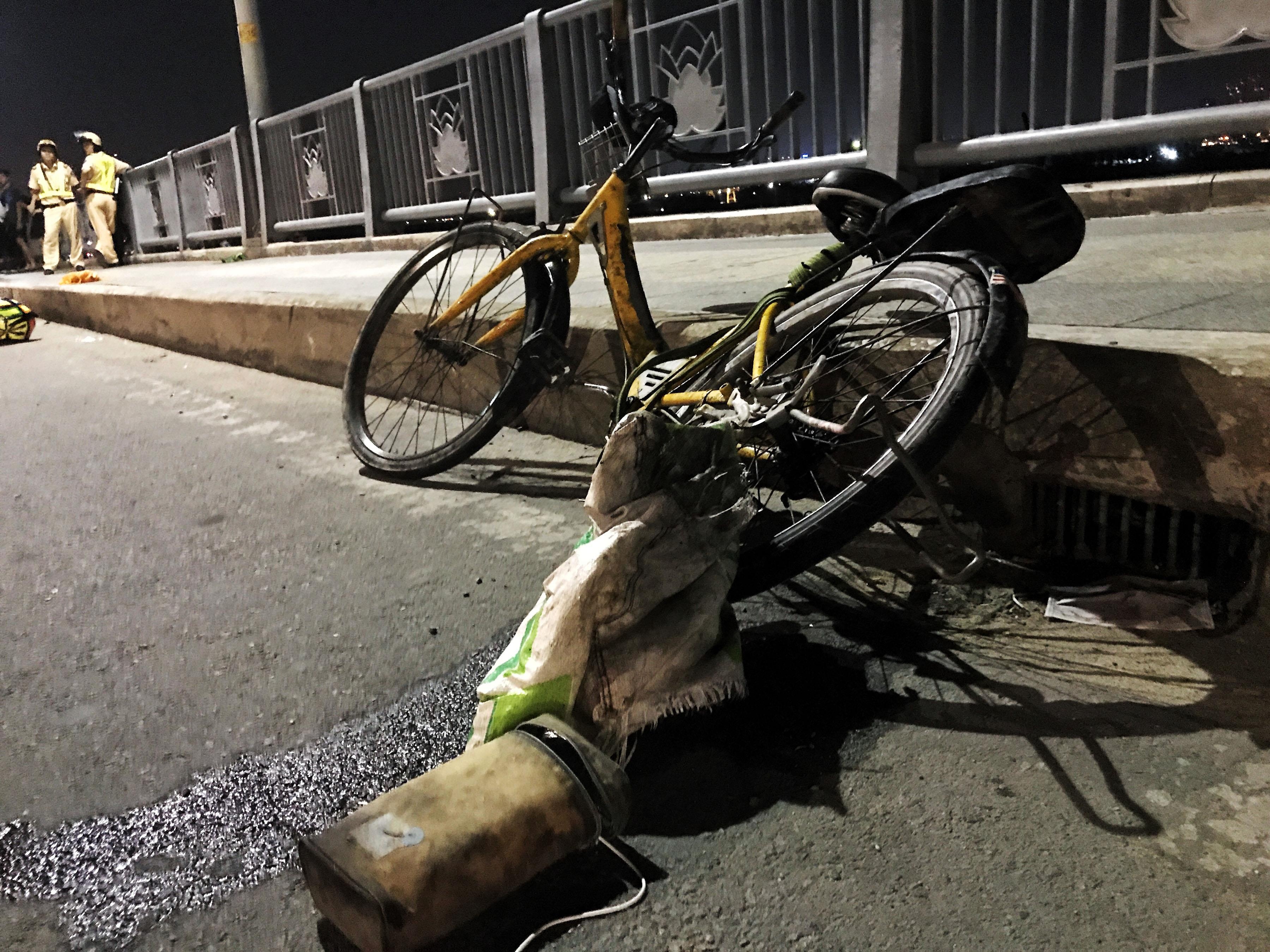 Tai nạn 1 người chết trên cầu Thủ Thiêm ảnh 4 Tai nan 1 nguoi chet tren cau Thu Thiem anh 4