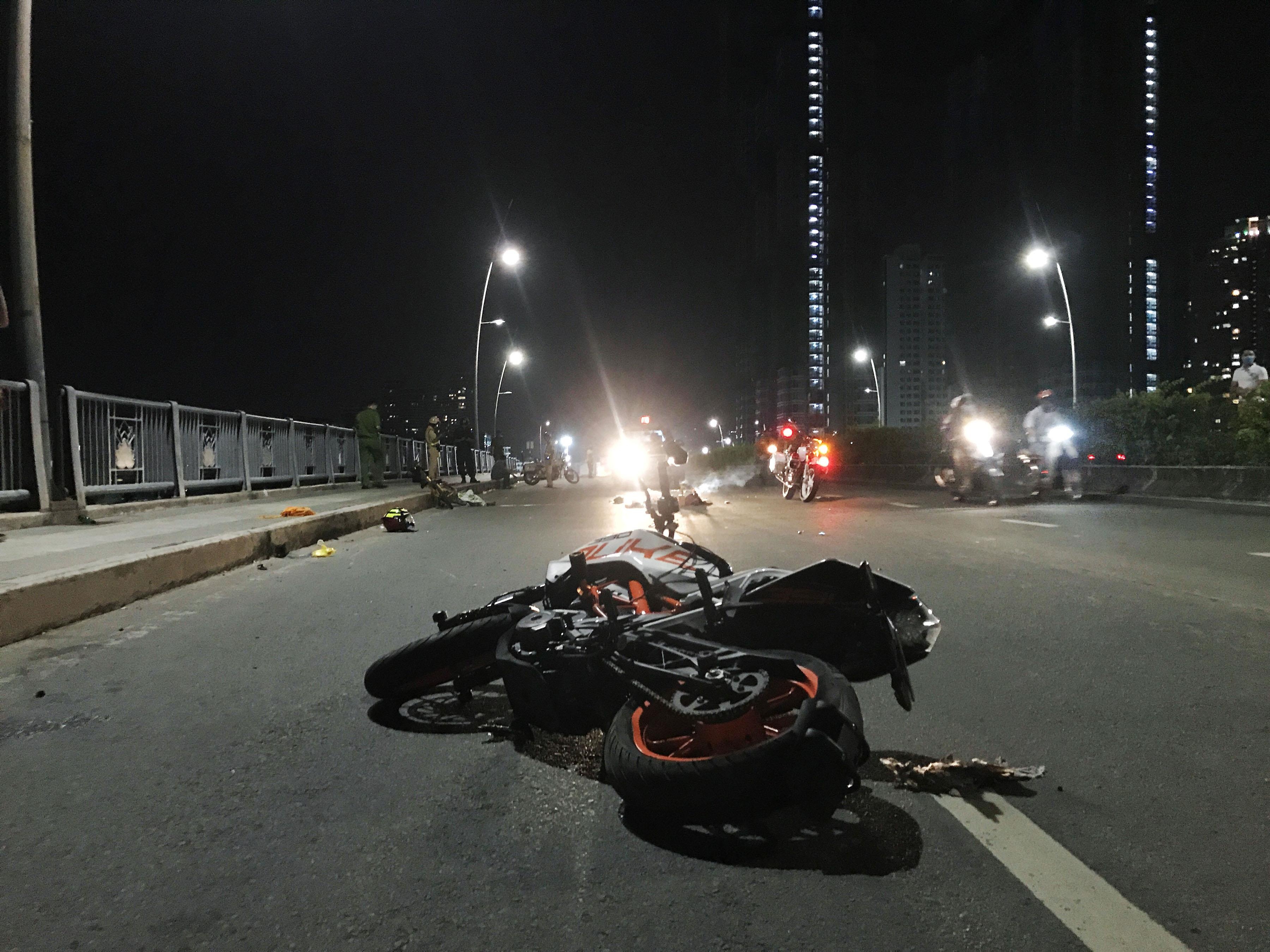 Tai nạn 1 người chết trên cầu Thủ Thiêm ảnh 5 Tai nan 1 nguoi chet tren cau Thu Thiem anh 5