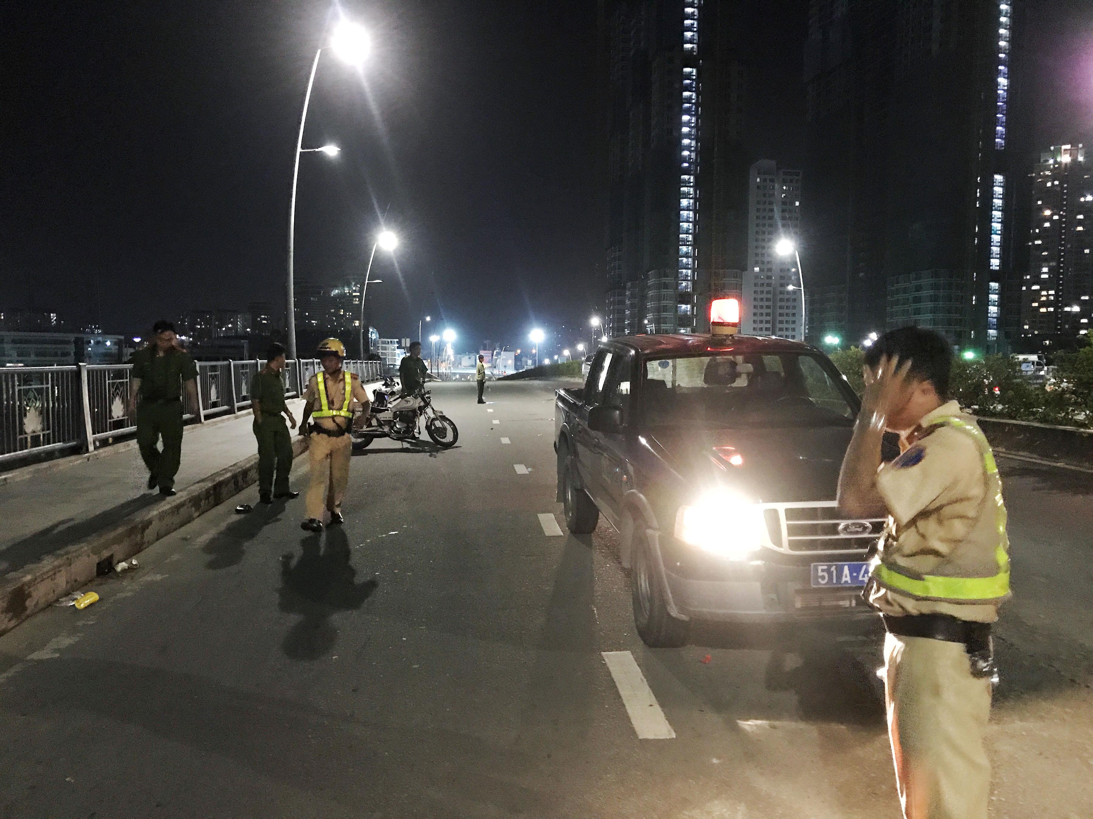 Tai nạn 1 người chết trên cầu Thủ Thiêm ảnh 8 Tai nan 1 nguoi chet tren cau Thu Thiem anh 8