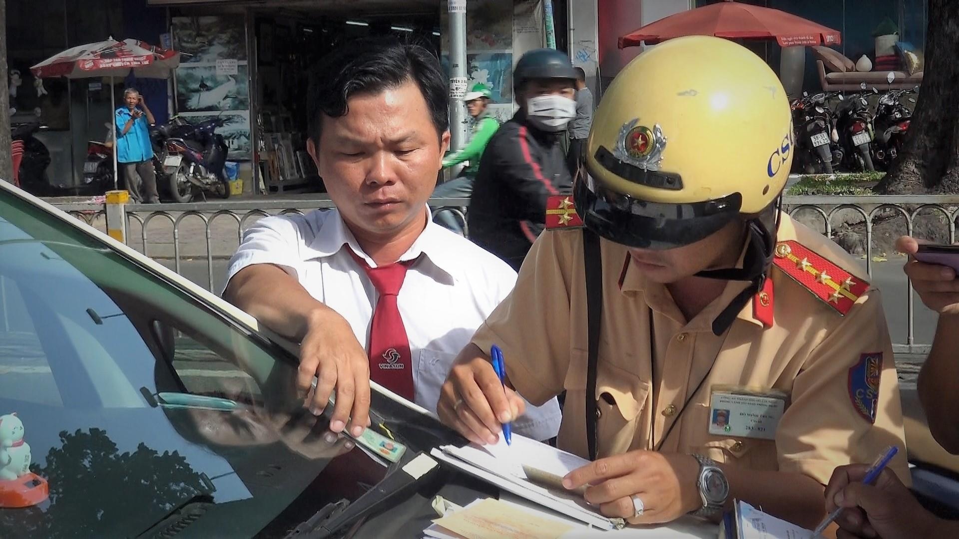 CSGT TP.HCM tong kiem tra cac phuong tien anh 2