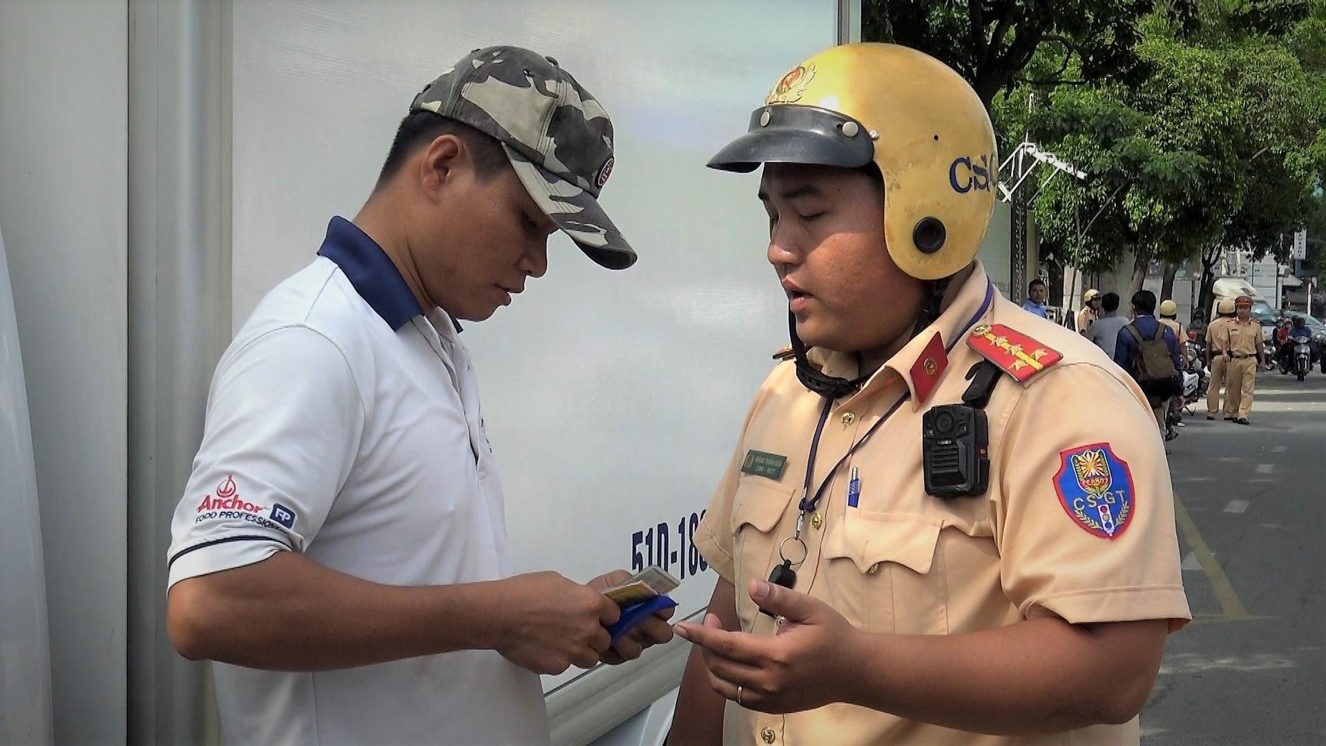 CSGT TP.HCM tong kiem tra cac phuong tien anh 1