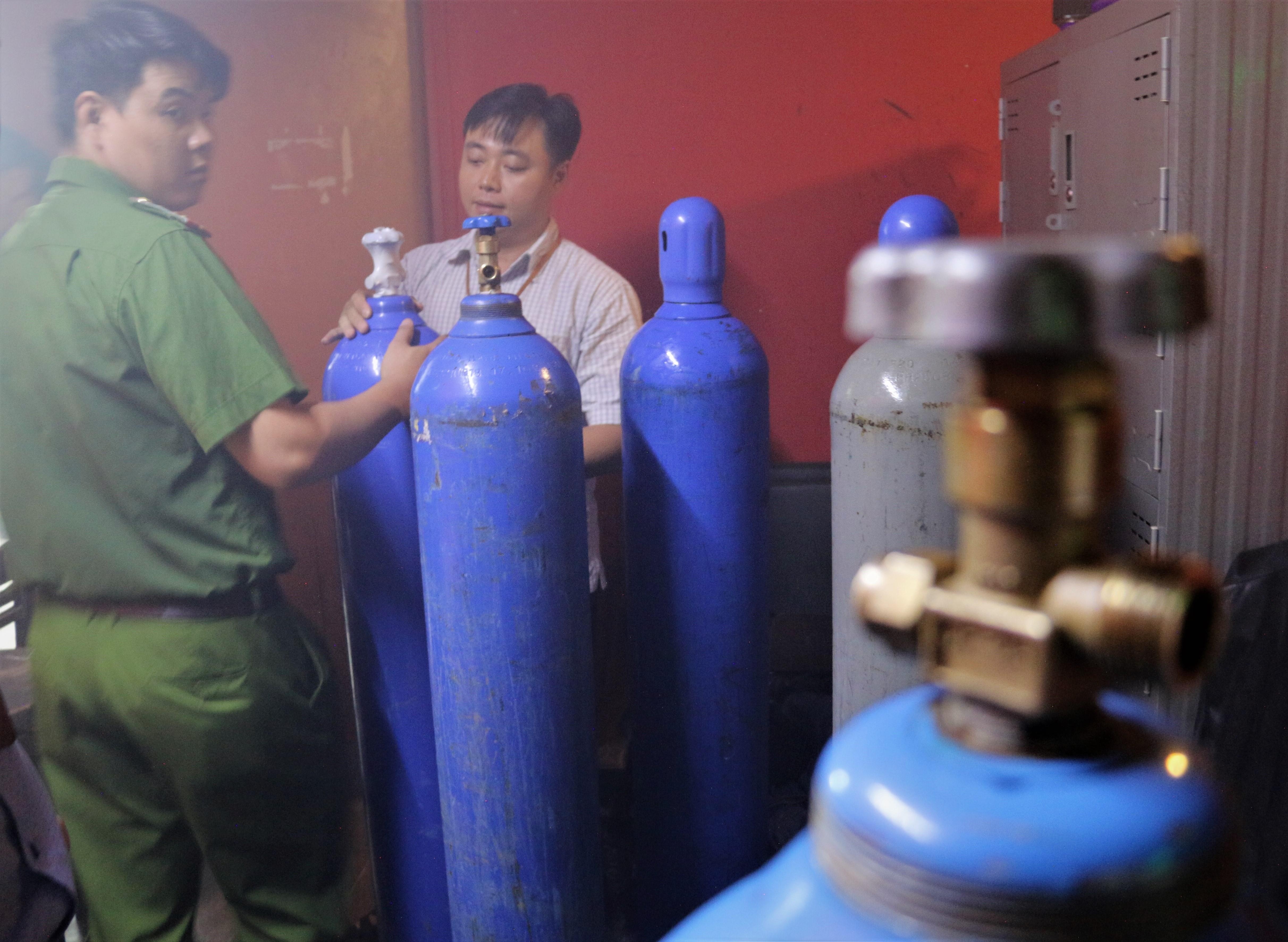 thu nhieu binh bong cuoi o Sai Gon anh 1