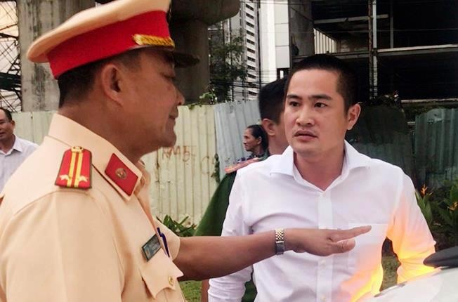 CSGT noi ve viec cau xe Mercedes GLS gia 5 ty o Sai Gon hinh anh