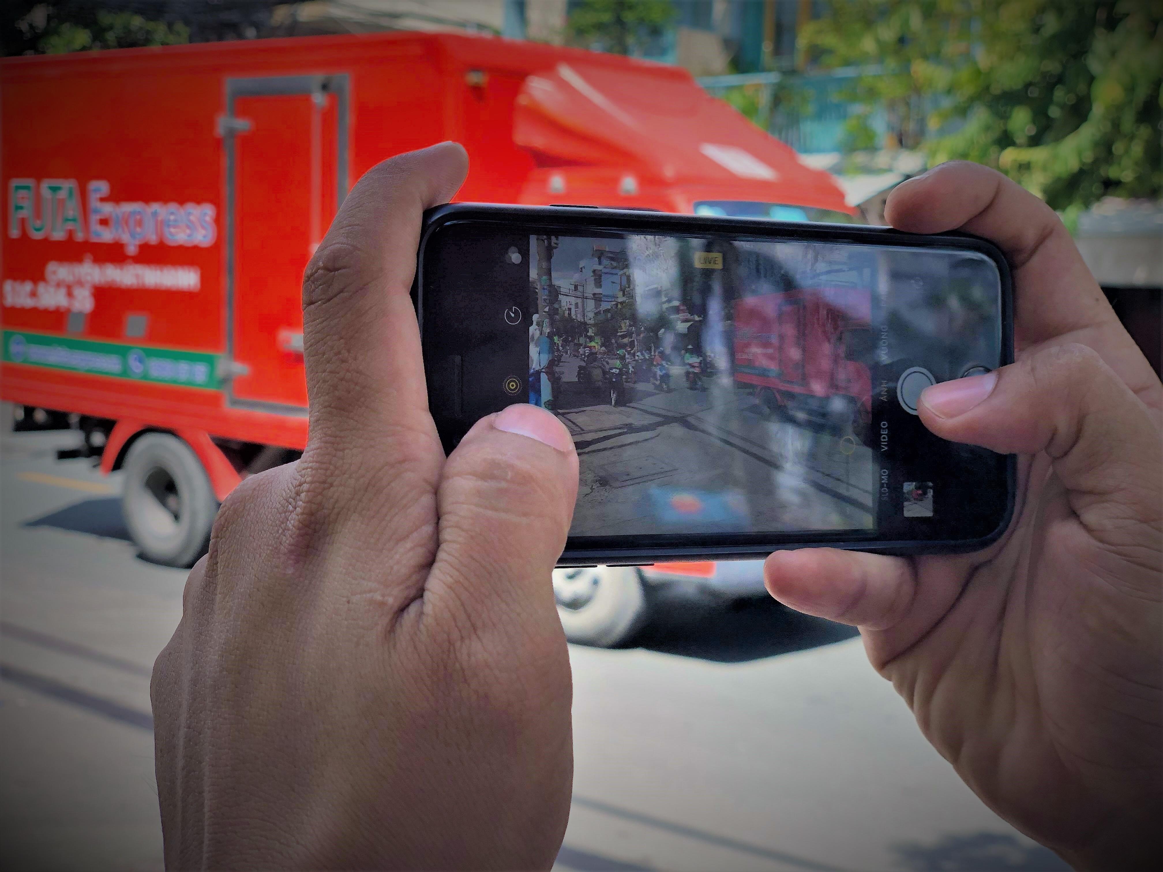 Vi sao CSGT khong nhan hinh anh, clip to vi pham qua mang xa hoi? hinh anh