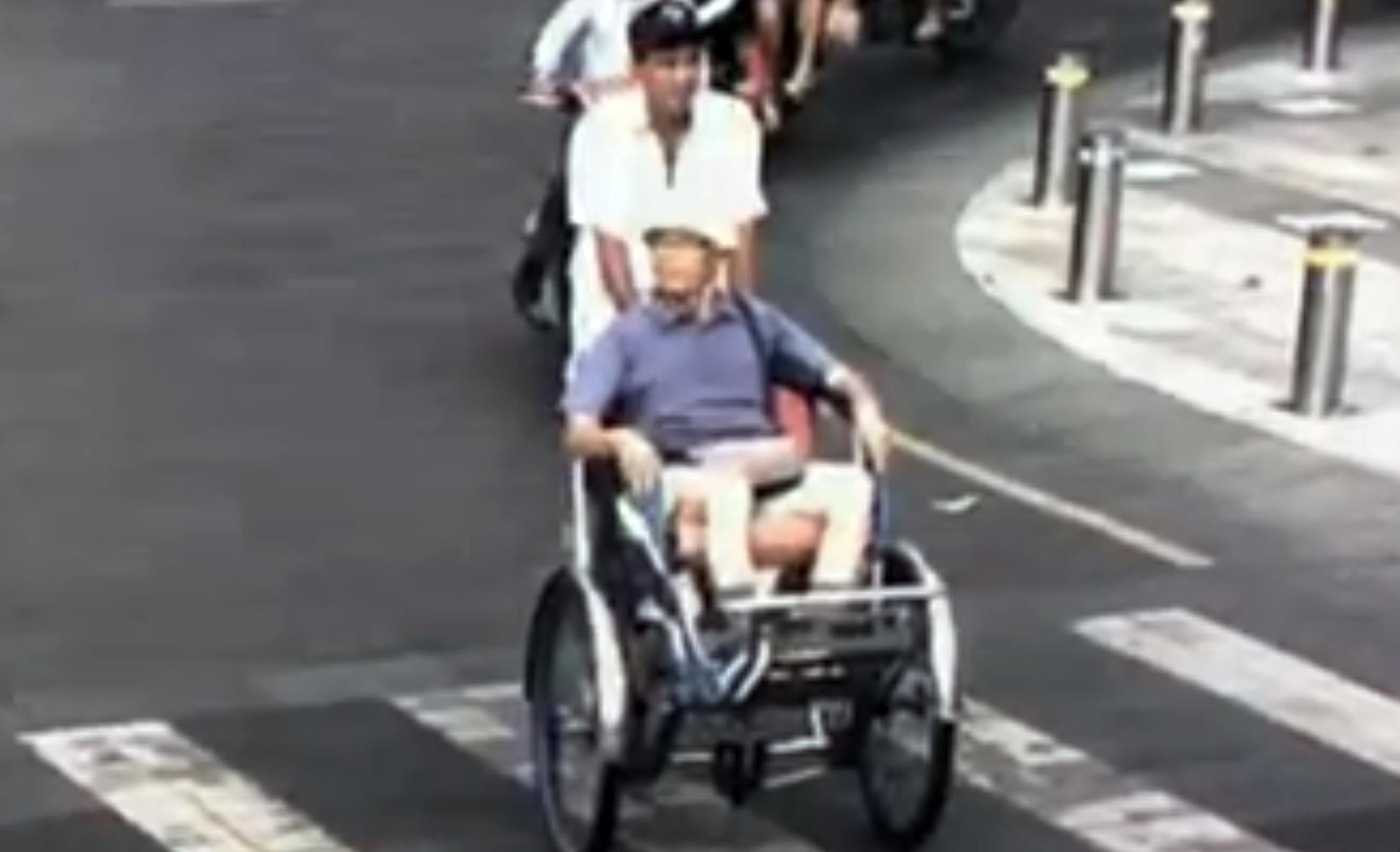 Lai xe xich lo chat chem khach du lich o Sai Gon anh 1