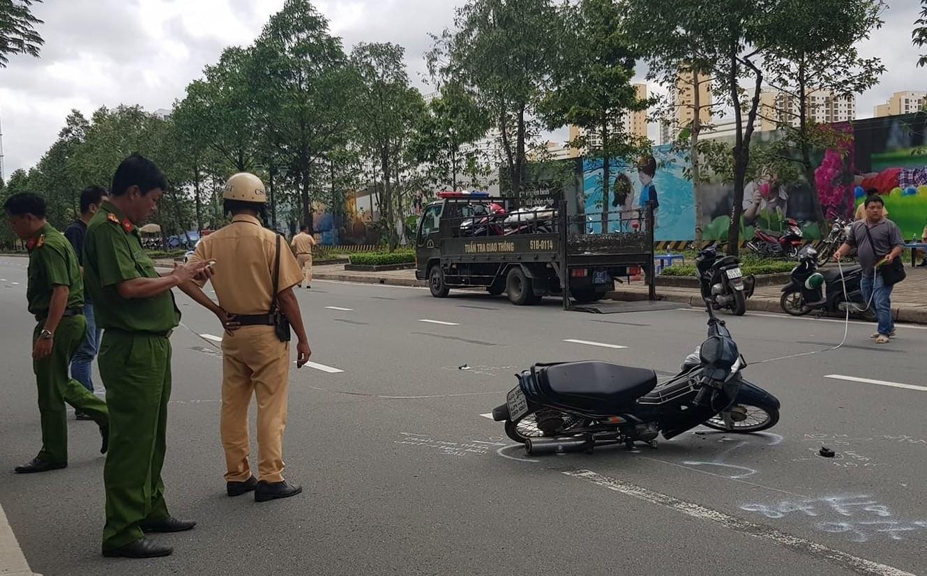 CSGT bị người vi phạm tông ở Sài Gòn ảnh 1 CSGT bi nguoi vi pham tong o Sai Gon anh 1