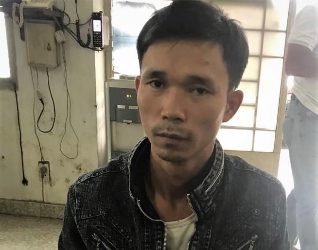 CSGT bị người vi phạm tông ở Sài Gòn ảnh 2 CSGT bi nguoi vi pham tong o Sai Gon anh 2