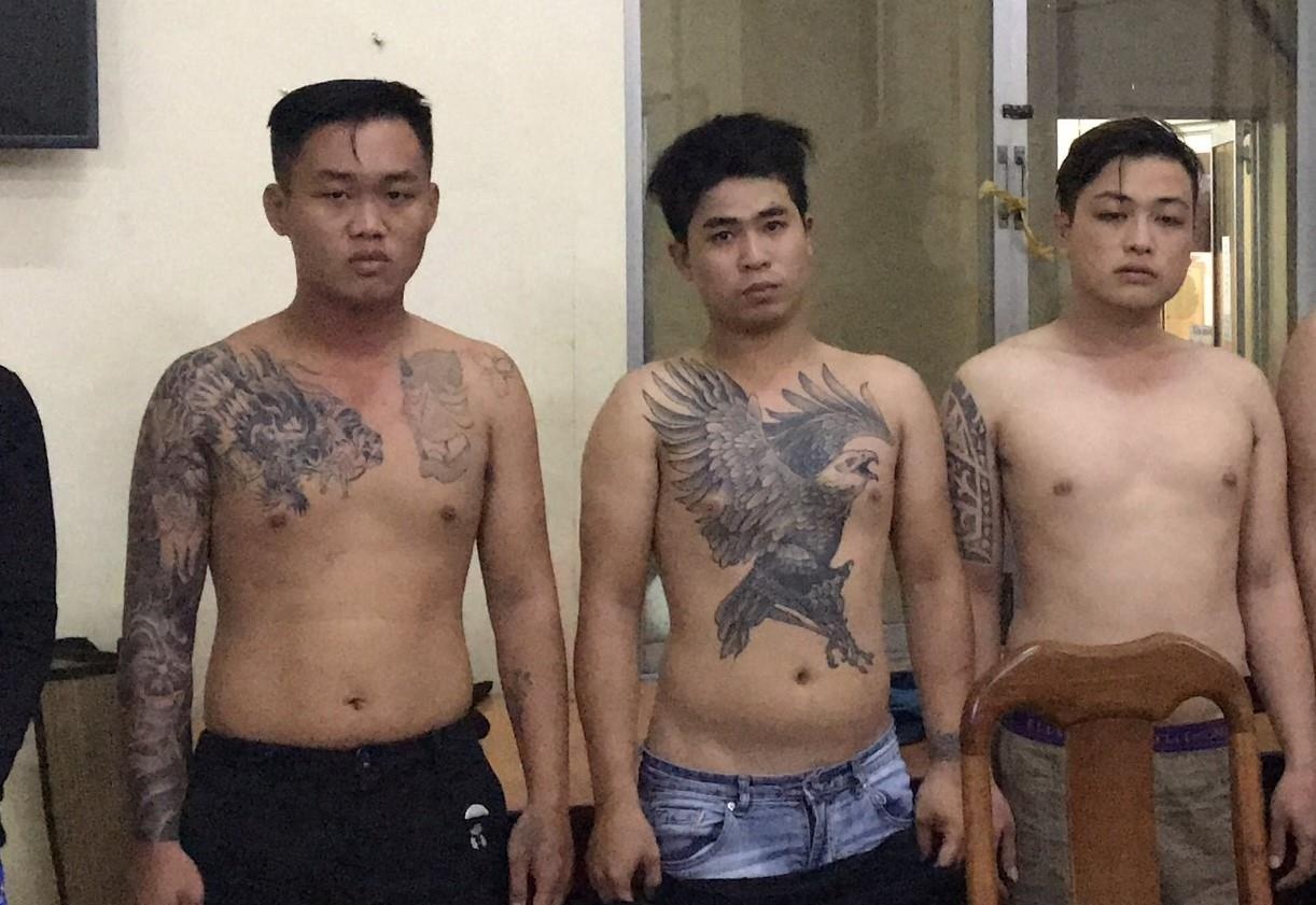 Nhom giang ho dap pha quan karaoke o Sai Gon bi khoi to hinh anh