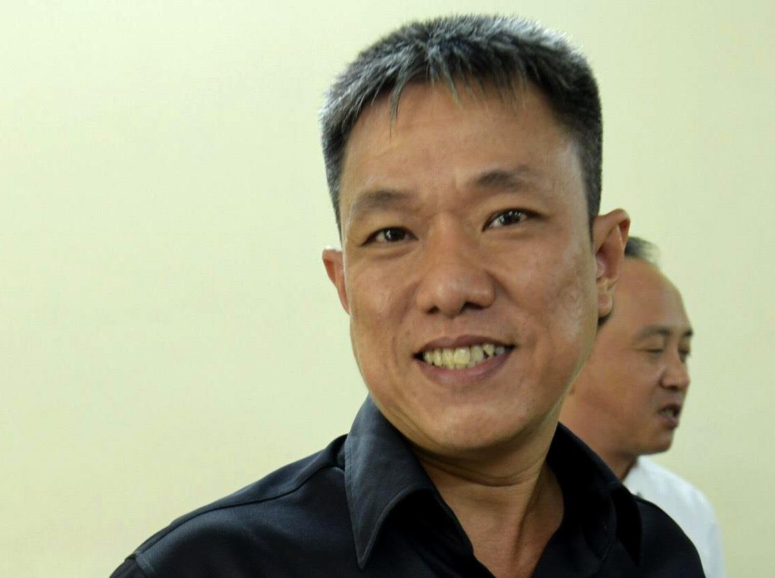 Le Linh tuoi cuoi khi doi duoc quyen tac gia Than dong dat Viet hinh anh