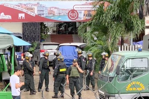 Tram canh sat kham xet tru so, bat giu Chu tich HDQT Alibaba hinh anh