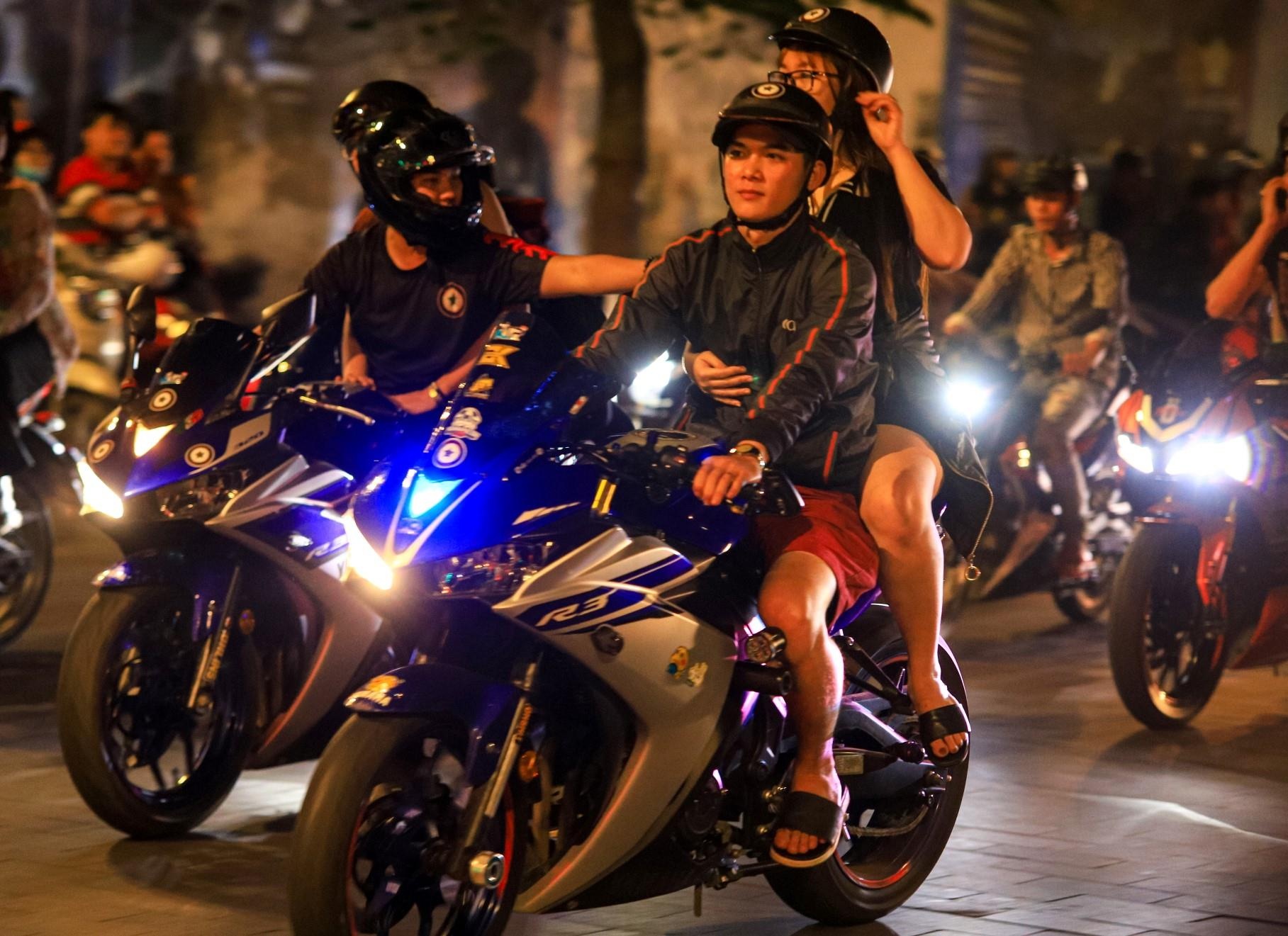 Co dong vien nao loan trung tam TP.HCM sau tran VN thang Malaysia hinh anh