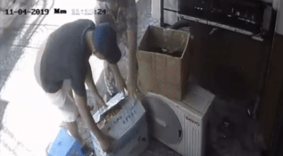 Xe may ket tay ga lao vao nha dan o TP.HCM hinh anh