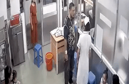 Cong an lam viec voi nguoi tat nu dieu duong hinh anh