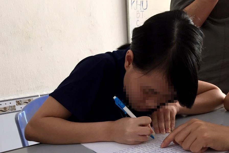 Bi to hiep dam, nhan vien trung tam bao tro xa hoi noi gi? hinh anh