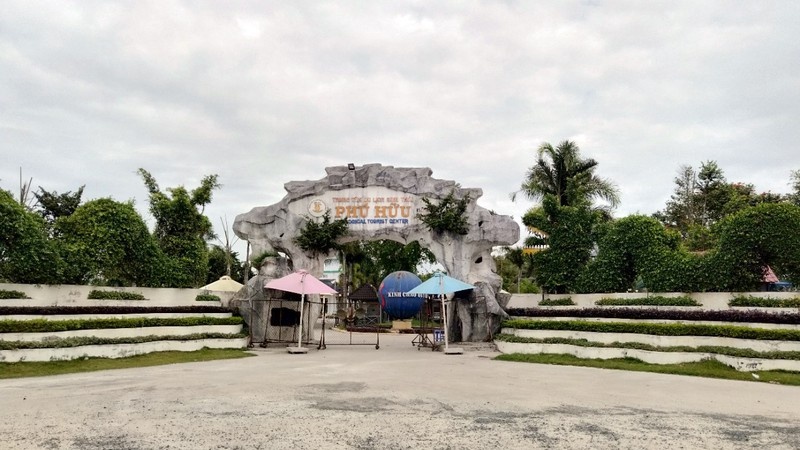 Tong giam doc khu du lich phu huu bi bat anh 1