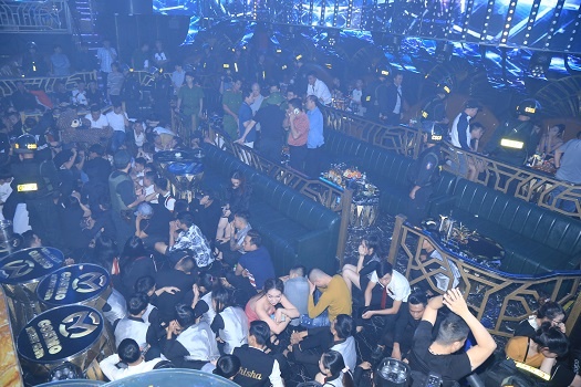 Đột kích Bar Cosmo Biên Hòa ảnh 1 Dot kich Bar Cosmo Bien Hoa anh 1