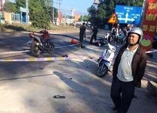 Pho truong cong an xa bi tong gay chan khi chan bat trom hinh anh