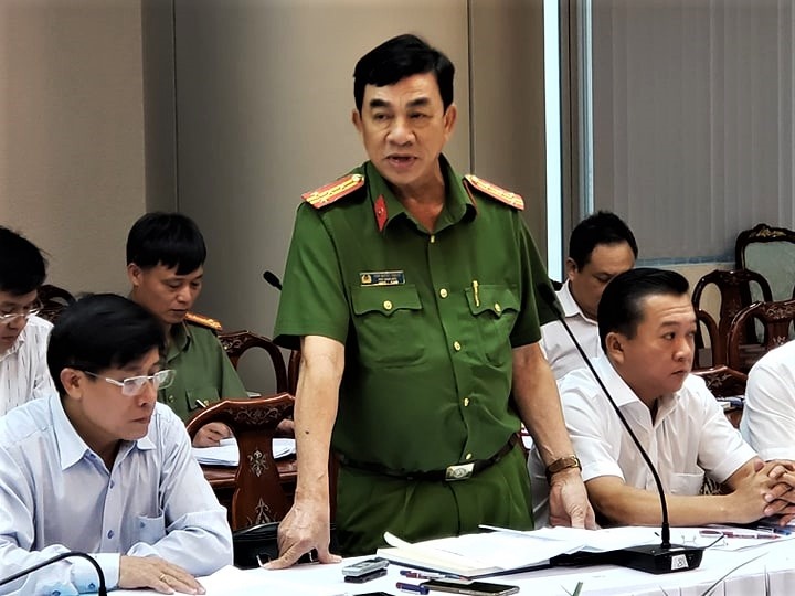 CSGT bao ke xe qua tai anh 1