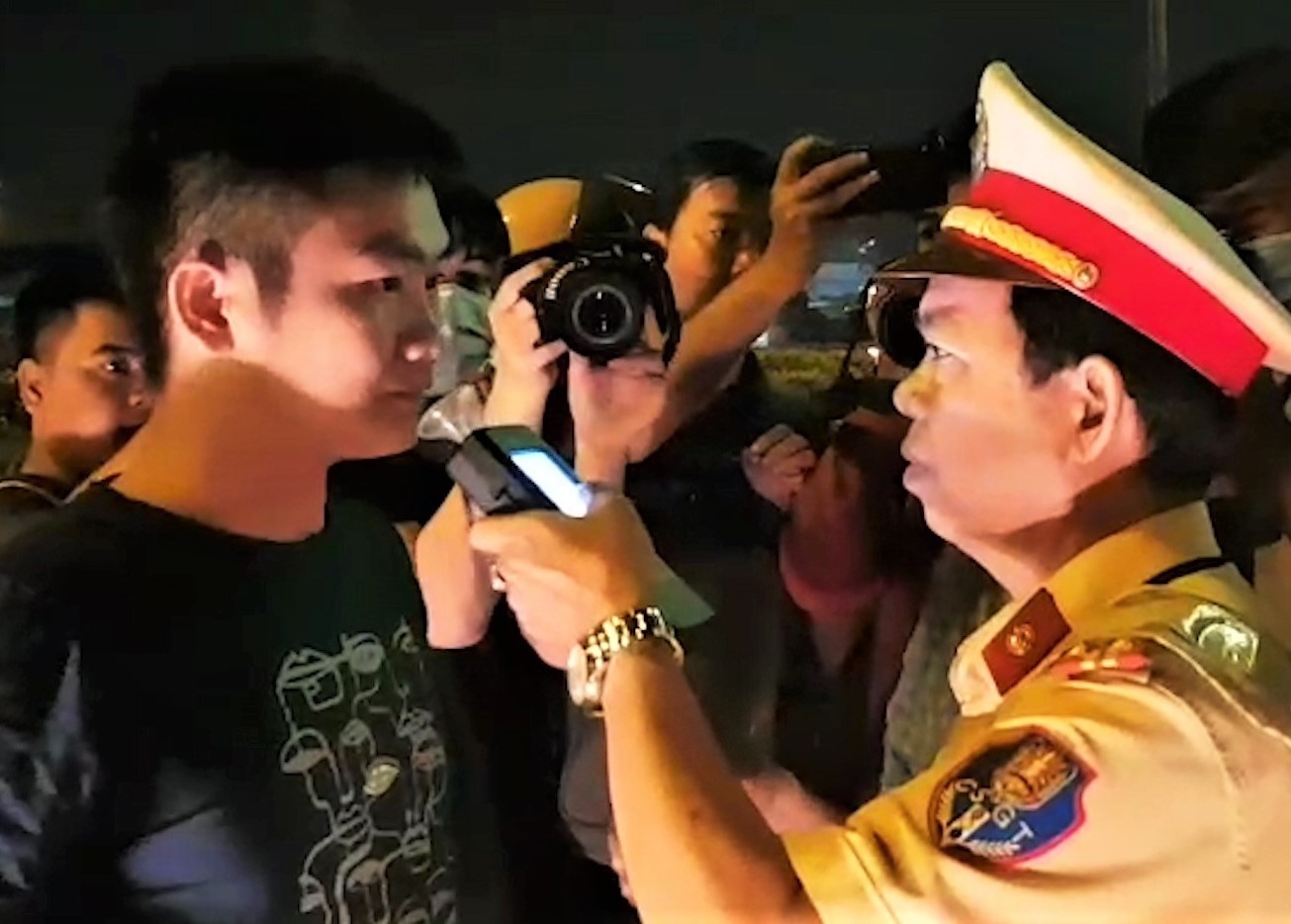 Tai xe o TP.HCM bo oto de tron do nong do con hinh anh