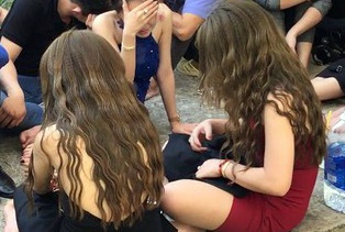 Dot kich bar V8 Club, canh sat tam giu nhieu nam nu hinh anh