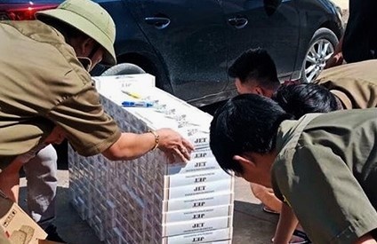 Thuoc la lau ban tet anh 1