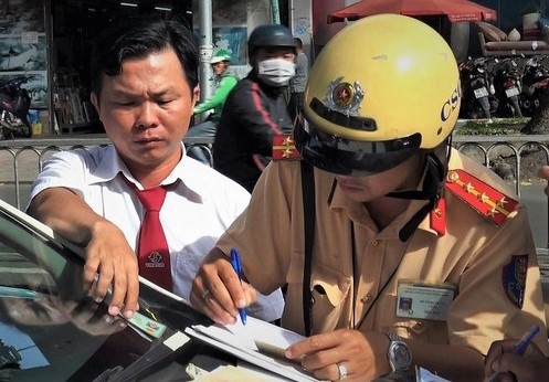 Cong an TP.HCM kien quyet xu ly nghiem can bo vi pham hinh anh