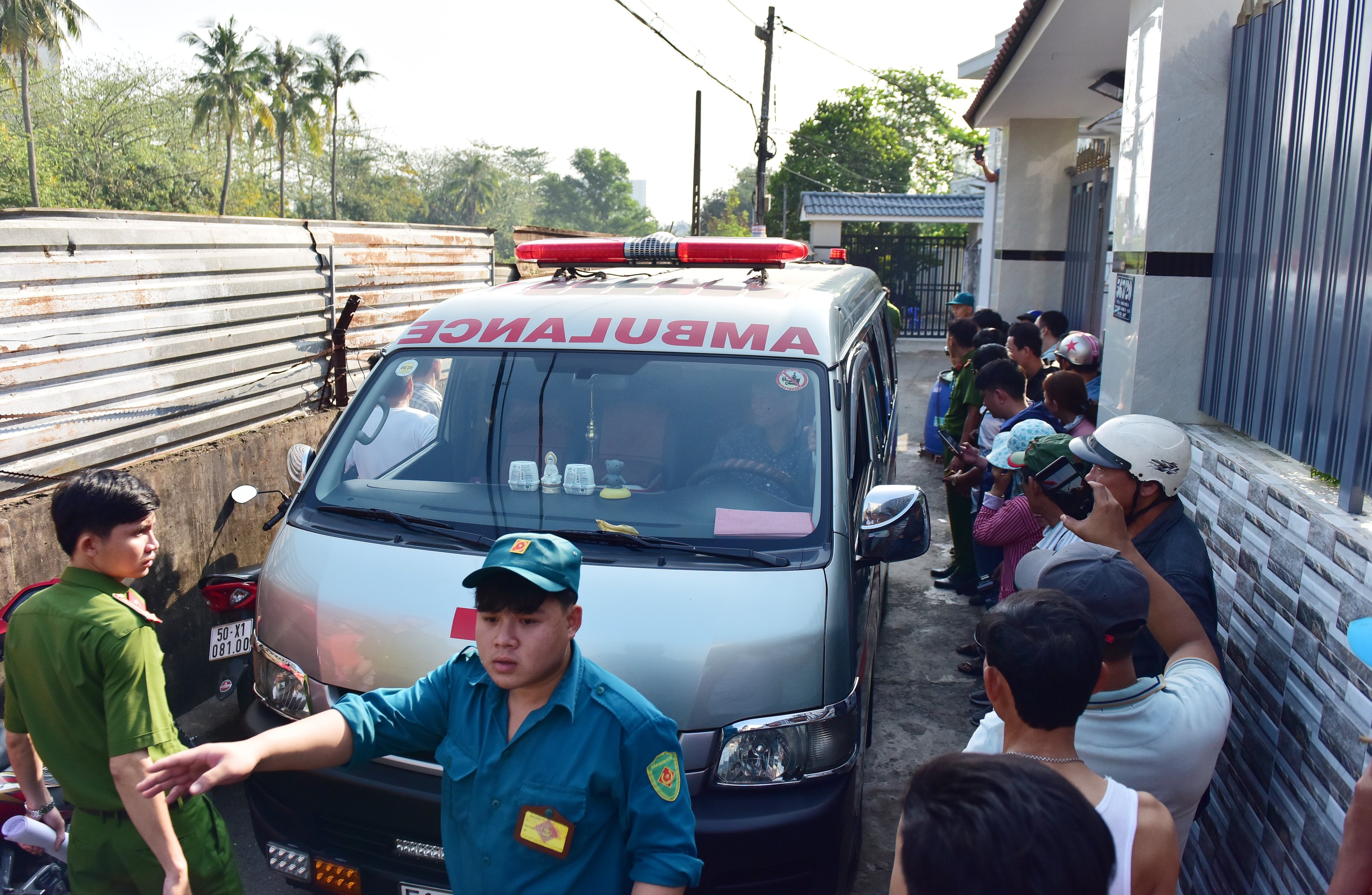 Nam thanh nien chem thim roi bo tron hinh anh