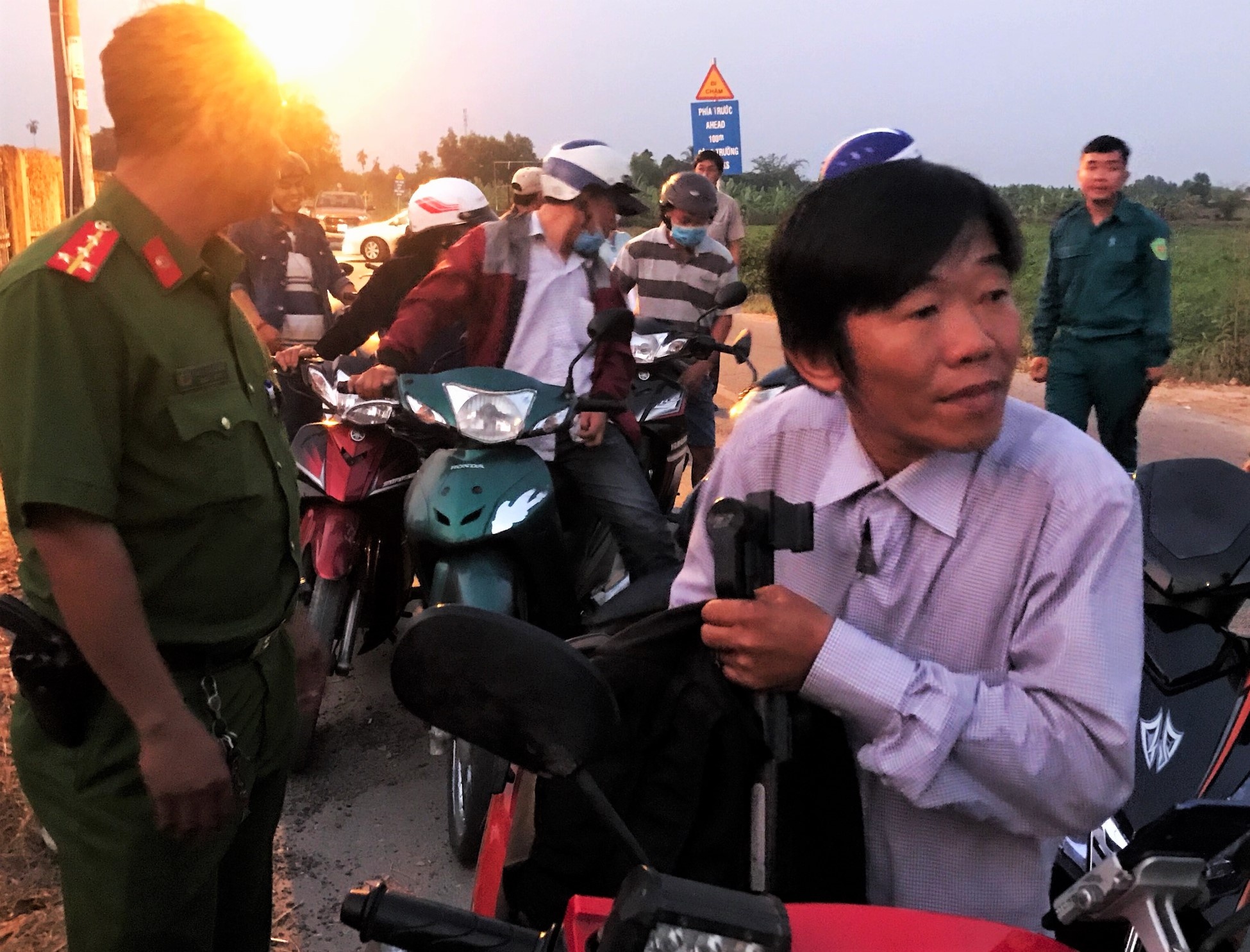 YouTuber ghi hinh noi vay bat Tuan 'Khi': Den lam moi bi ban hinh anh