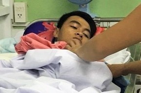 'Tay toi dut lia sau khi thang may roi' hinh anh