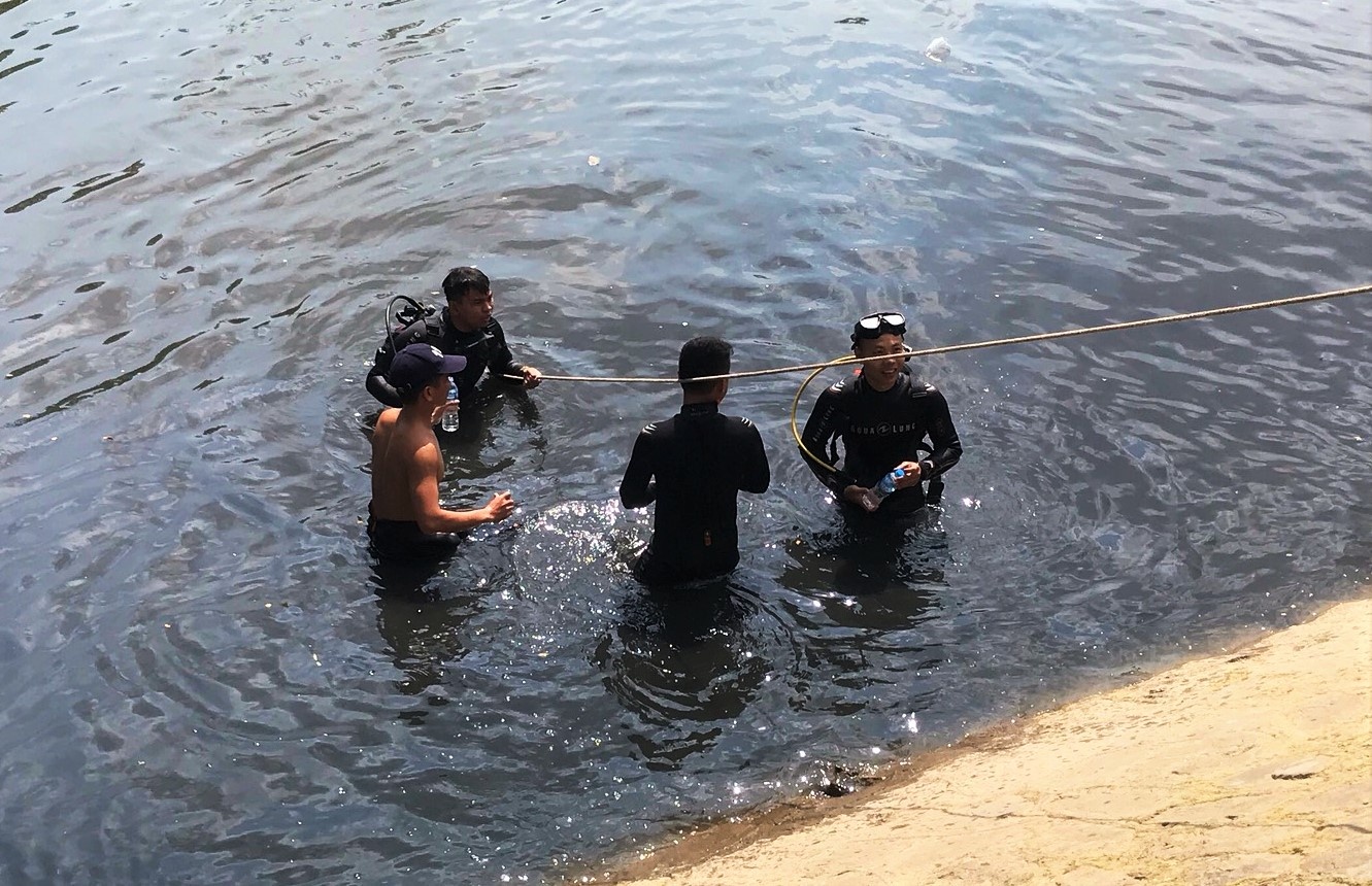 Tim kiem 2 vo chong nghi nhay kenh Tau Hu o TP.HCM hinh anh