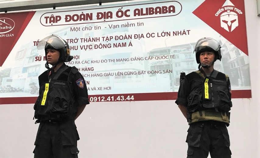 Bat tam giam 11 lanh dao lien quan vu Cong ty dia oc Alibaba lua dao hinh anh