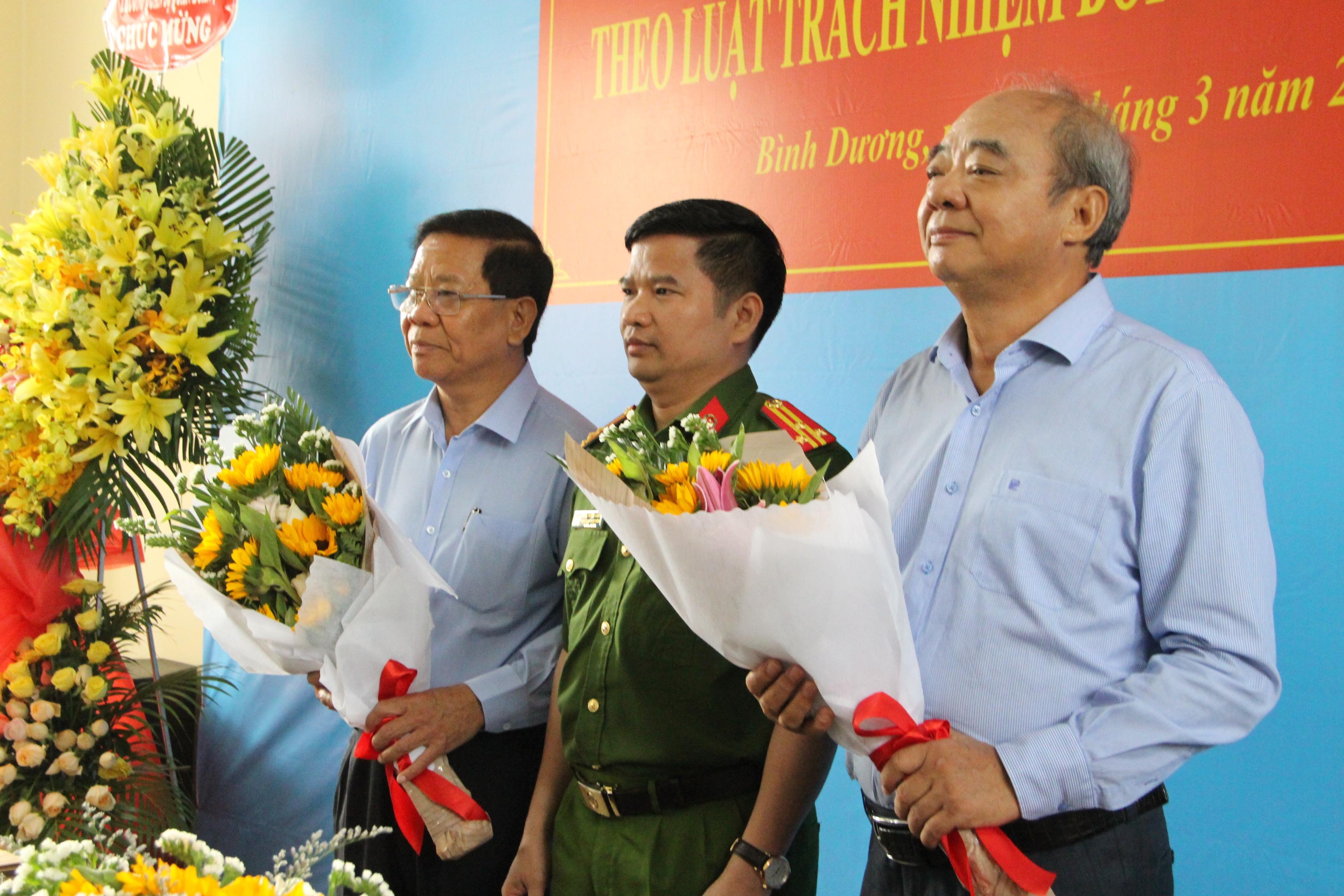 Xin loi 2 doanh nhan anh 1